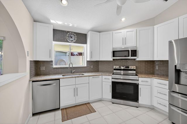 283 Canterbury Drive W, Palm Beach Gardens, FL 33418