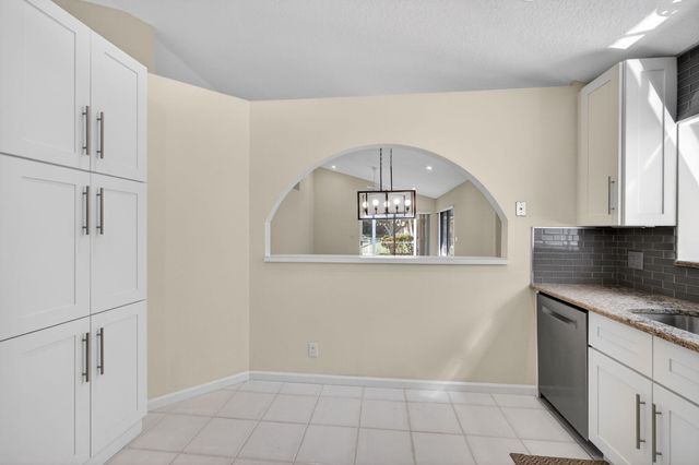 283 Canterbury Drive W, Palm Beach Gardens, FL 33418