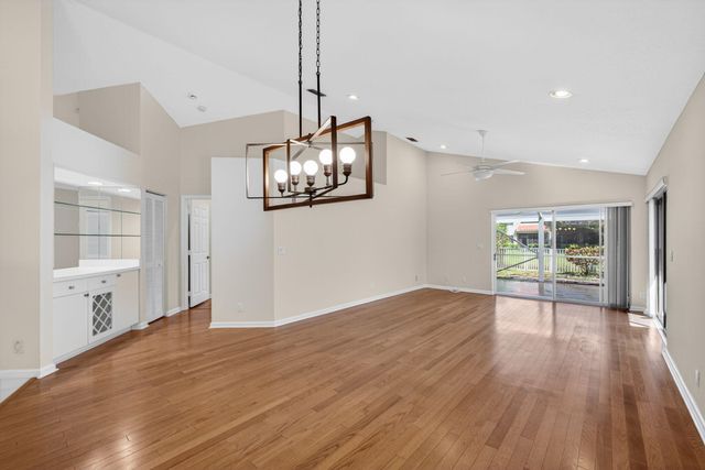 283 Canterbury Drive W, Palm Beach Gardens, FL 33418