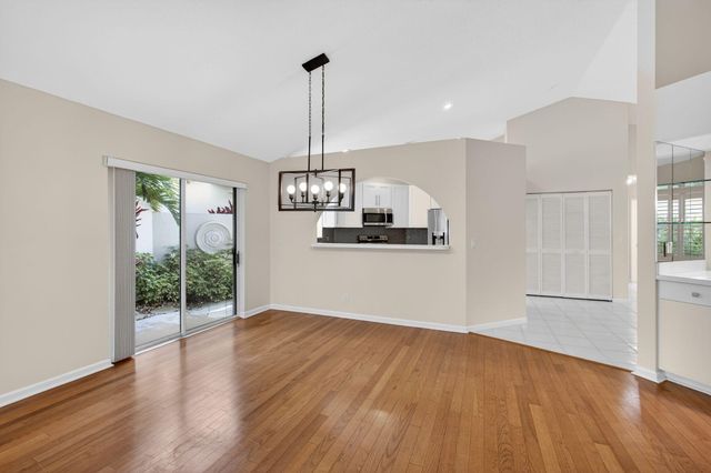 283 Canterbury Drive W, Palm Beach Gardens, FL 33418