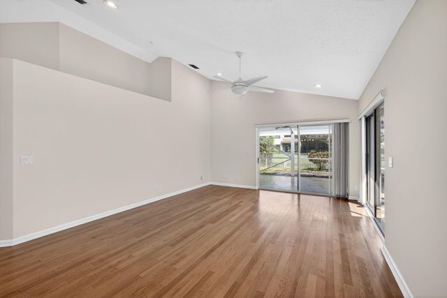 283 Canterbury Drive W, Palm Beach Gardens, FL 33418