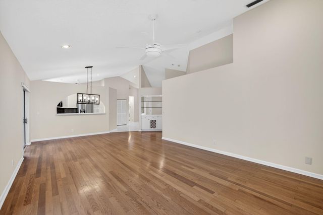 283 Canterbury Drive W, Palm Beach Gardens, FL 33418