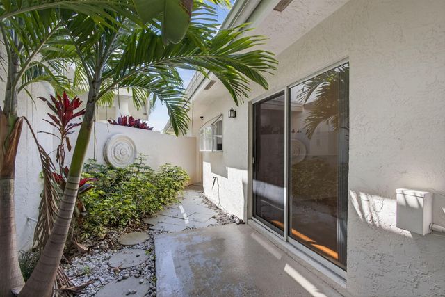 283 Canterbury Drive W, Palm Beach Gardens, FL 33418