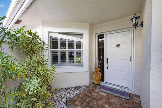 283 Canterbury Drive W, Palm Beach Gardens, FL 33418