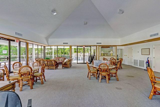 283 Canterbury Drive W, Palm Beach Gardens, FL 33418