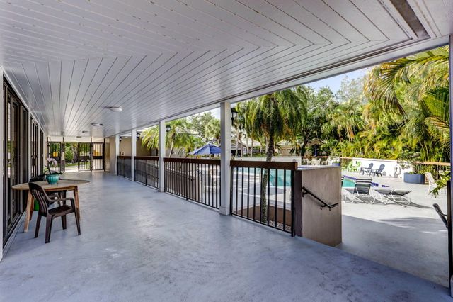 283 Canterbury Drive W, Palm Beach Gardens, FL 33418