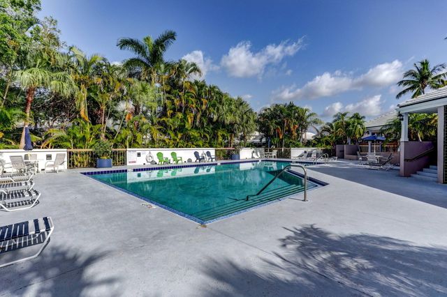 283 Canterbury Drive W, Palm Beach Gardens, FL 33418