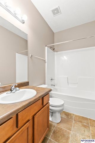 19156 Drexel Circle, Omaha, NE 68135