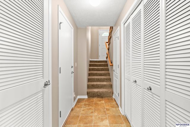 19156 Drexel Circle, Omaha, NE 68135