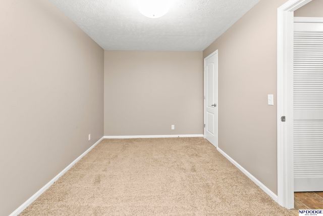 19156 Drexel Circle, Omaha, NE 68135