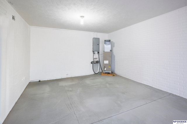 19156 Drexel Circle, Omaha, NE 68135