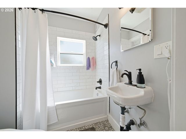 422 Ne 57TH Ave, Portland, OR 97213