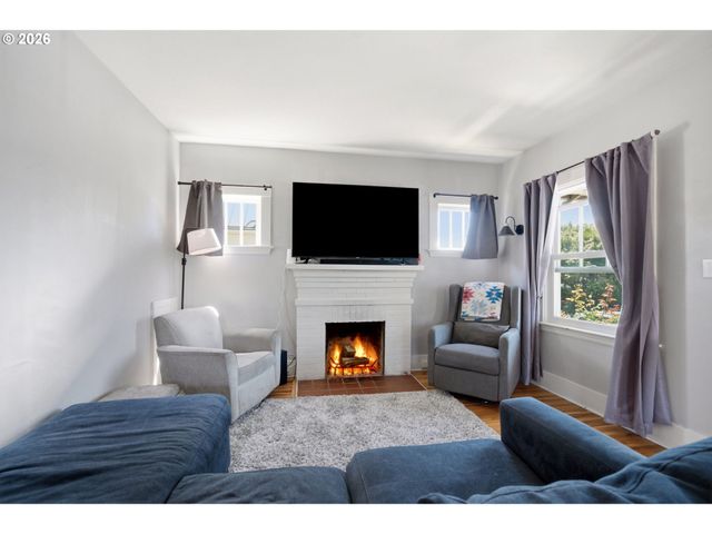 422 Ne 57TH Ave, Portland, OR 97213