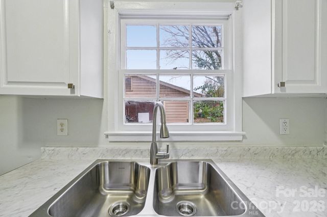 735 Pondella Drive, Charlotte, NC 28213