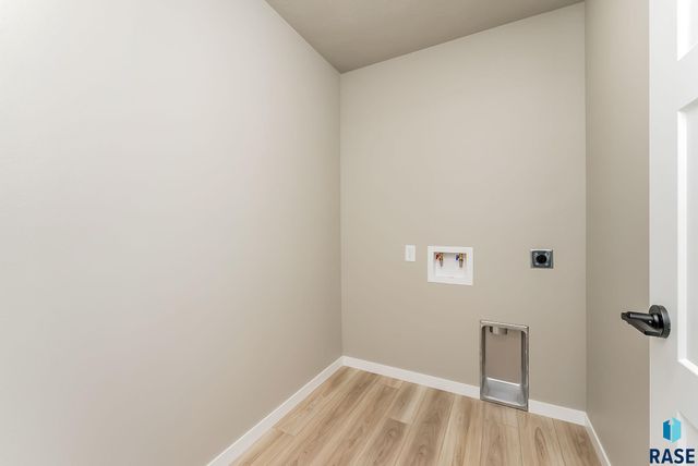 112 S Freshwater Ave Avenue, Brandon, SD 57005