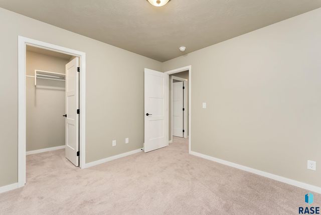 112 S Freshwater Ave Avenue, Brandon, SD 57005