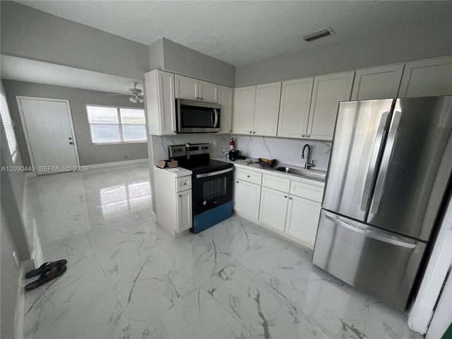 217 SW 10th Street, Hallandale Beach, FL 33009