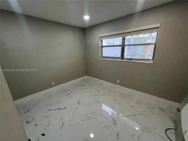 217 SW 10th Street, Hallandale Beach, FL 33009