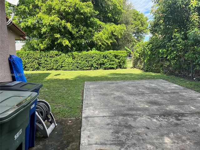 217 SW 10th Street, Hallandale Beach, FL 33009