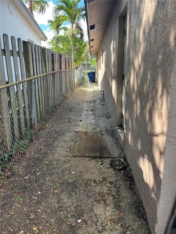 217 SW 10th Street, Hallandale Beach, FL 33009