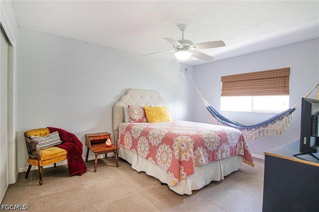 926 SE 26th TER, Cape Coral, FL 33904