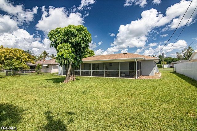 926 SE 26th TER, Cape Coral, FL 33904