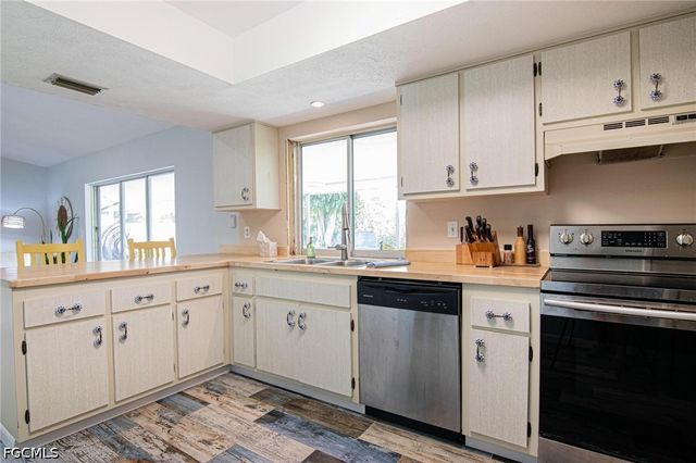 926 SE 26th TER, Cape Coral, FL 33904