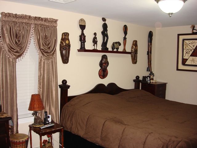 223 Charge Pond Rd, Wareham, MA 02571