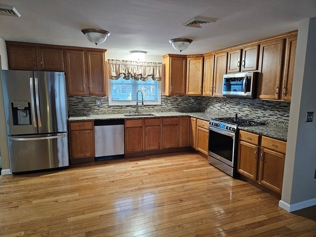 223 Charge Pond Rd, Wareham, MA 02571