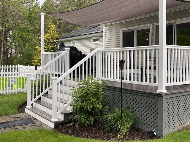 223 Charge Pond Rd, Wareham, MA 02571