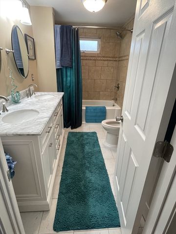 223 Charge Pond Rd, Wareham, MA 02571