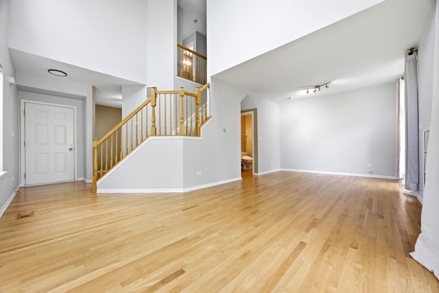1330 Lunt Court, Schaumburg, IL 60193