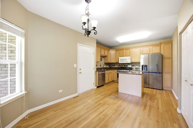 1330 Lunt Court, Schaumburg, IL 60193