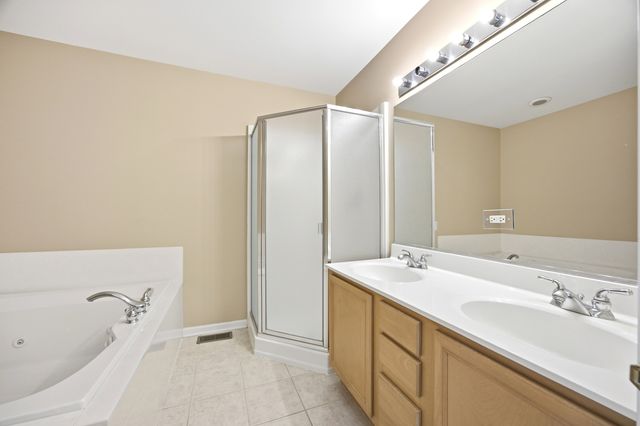 1330 Lunt Court, Schaumburg, IL 60193