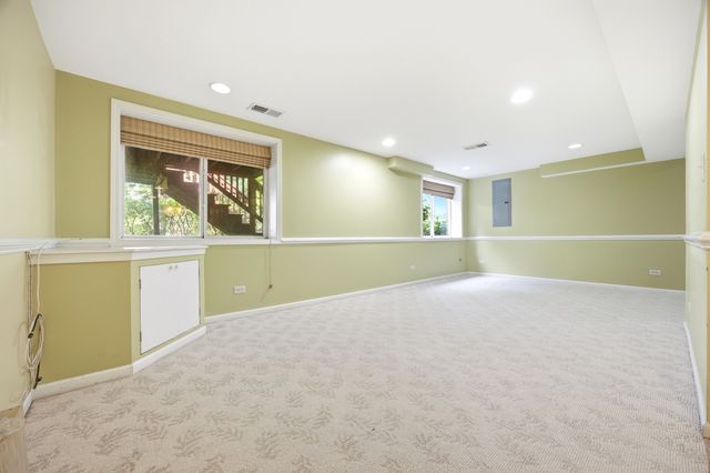 1330 Lunt Court, Schaumburg, IL 60193