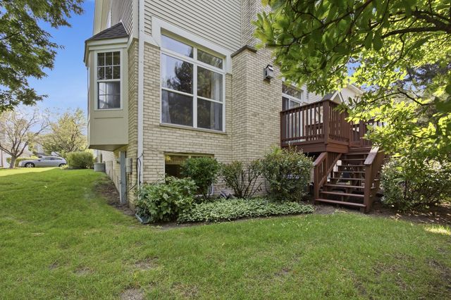 1330 Lunt Court, Schaumburg, IL 60193