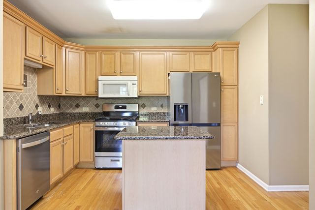 1330 Lunt Court, Schaumburg, IL 60193