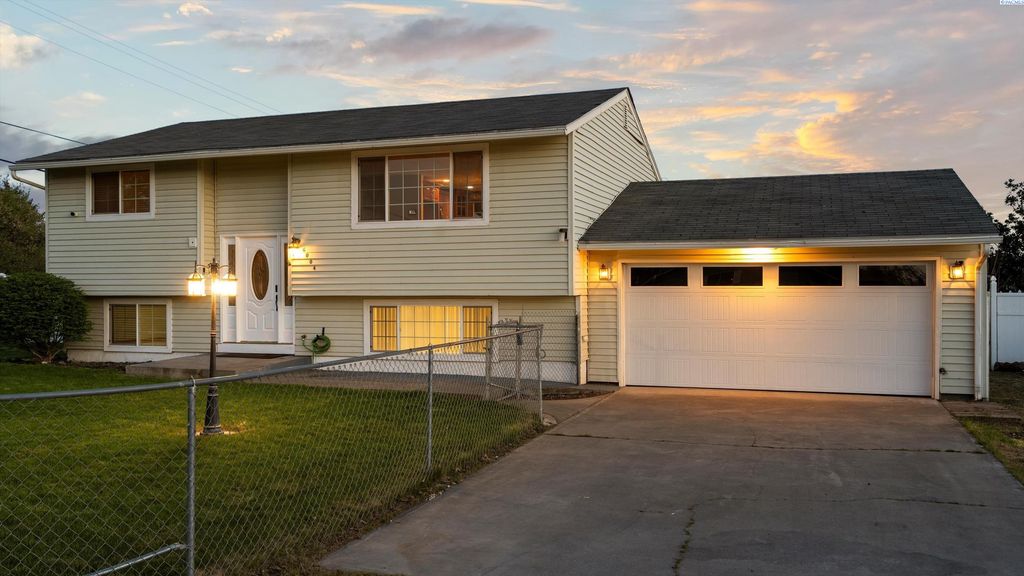 6004 W Melville Road, Pasco, WA 99301