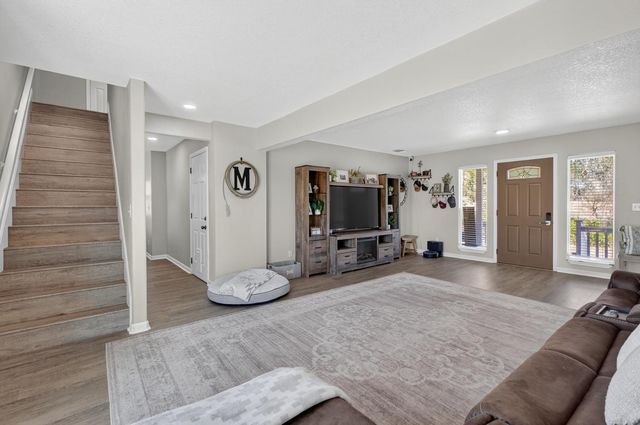 4525 Coyote Dr, Ione, CA 95640