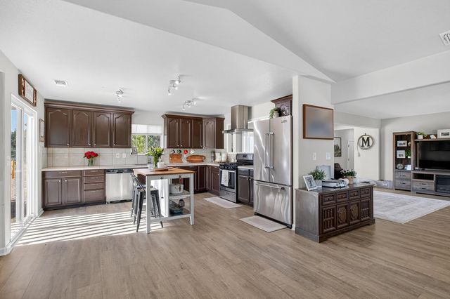 4525 Coyote Dr, Ione, CA 95640