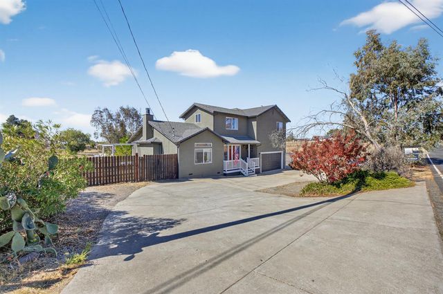 4525 Coyote Dr, Ione, CA 95640