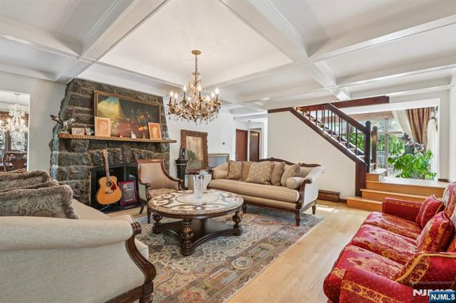 1060 Briar Way, Fort Lee, NJ 07024