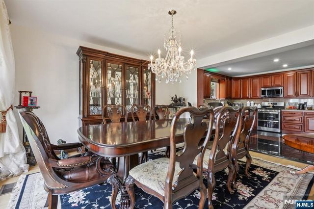 1060 Briar Way, Fort Lee, NJ 07024