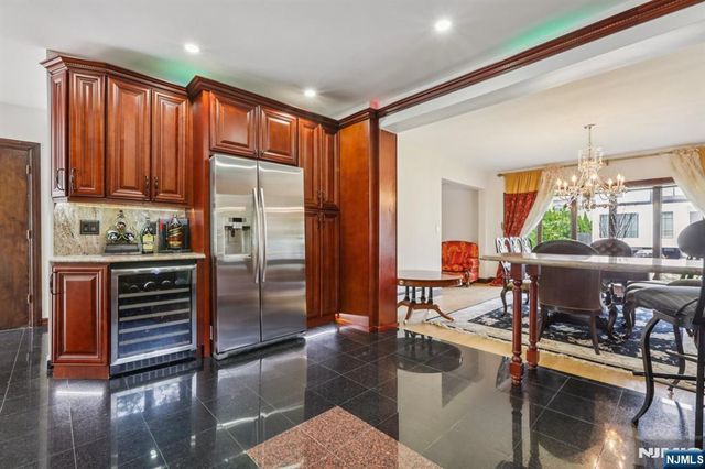 1060 Briar Way, Fort Lee, NJ 07024