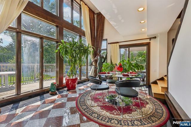 1060 Briar Way, Fort Lee, NJ 07024