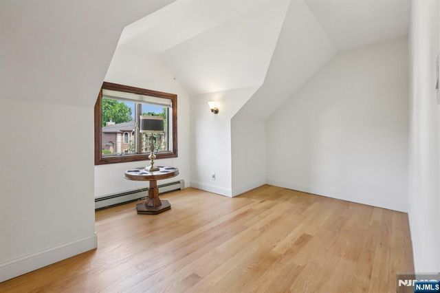 1060 Briar Way, Fort Lee, NJ 07024