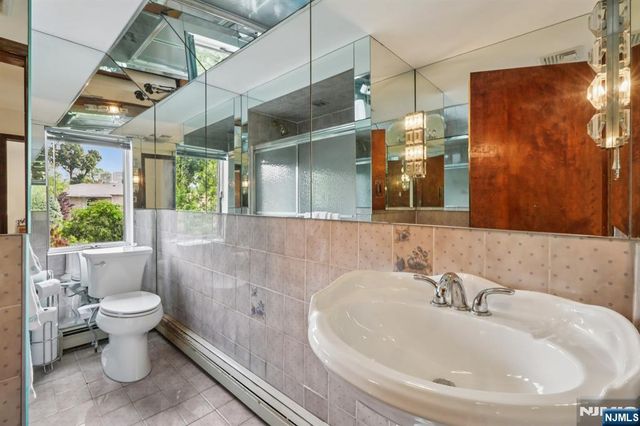 1060 Briar Way, Fort Lee, NJ 07024