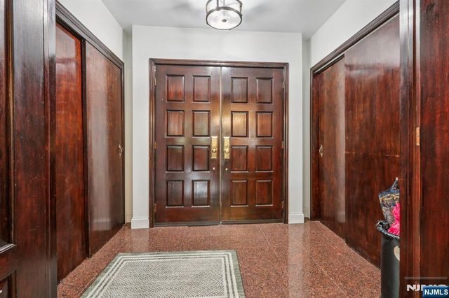 1060 Briar Way, Fort Lee, NJ 07024