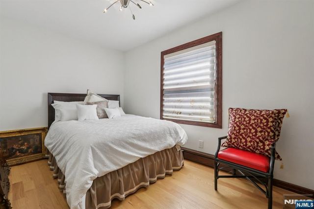 1060 Briar Way, Fort Lee, NJ 07024