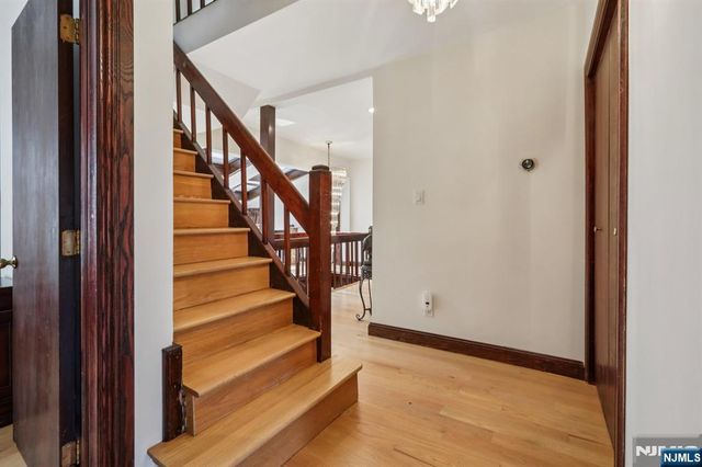 1060 Briar Way, Fort Lee, NJ 07024